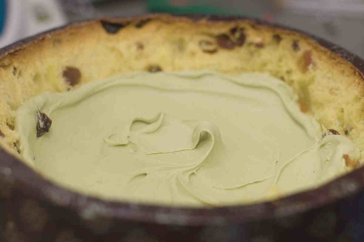 crema di pistacchio dentro una base del panettone